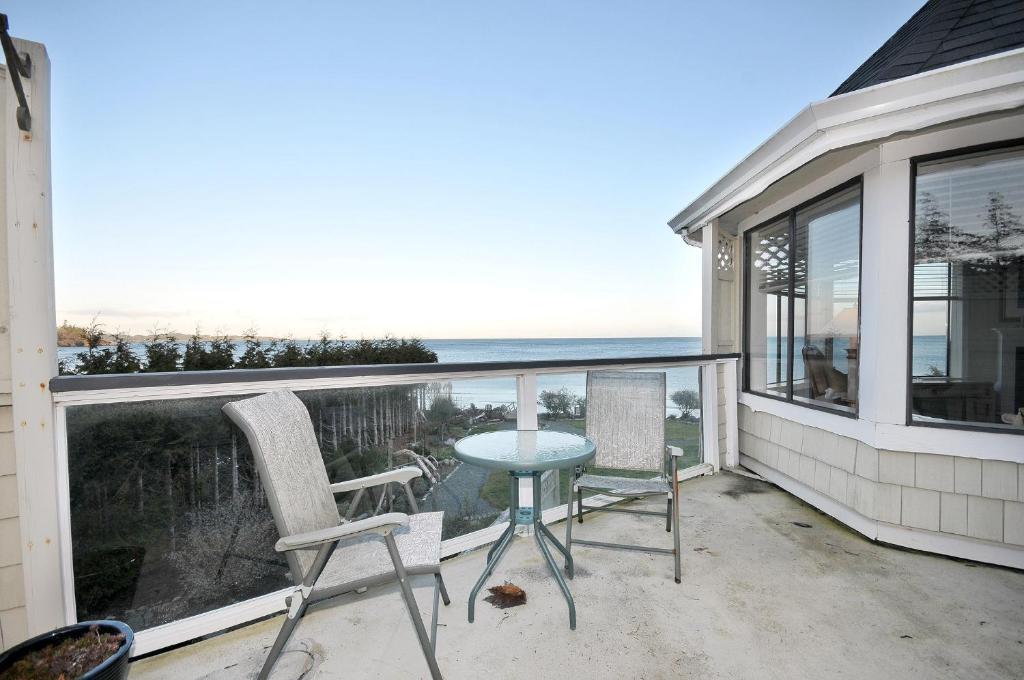 The Lodge At Weir'S Beach Metchosin 외부 사진