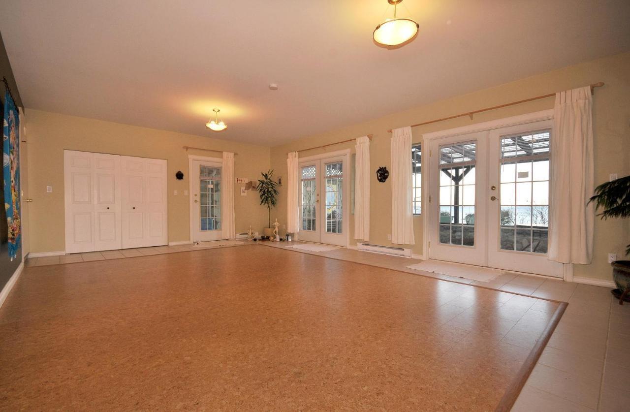 The Lodge At Weir'S Beach Metchosin 외부 사진